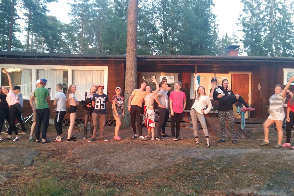 Kesän 2018 rippikoululaiset Myllyjärvellä.